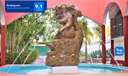a statue in the middle of a pool in a building at Casa Sirena Matanchen in San Blas