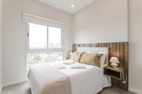 Ліжко або ліжка в номері Brand New Apartment In Las Lomas Neighborhood