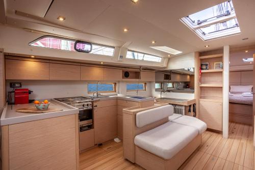 Yacht Psari