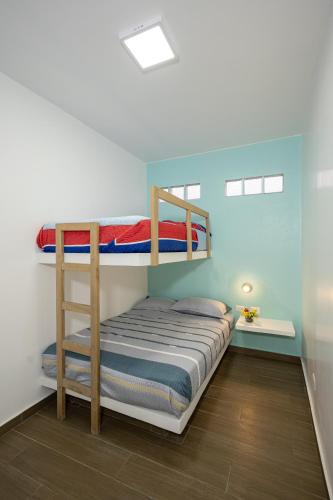 a bedroom with two bunk beds in a room at Mar y campo Casa Huarca in La Isla