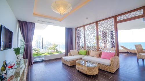 Gallery image of The Light Hotel in Nha Trang