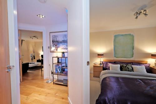 a bedroom with a bed and a living room at Great City Centre Apartment in Aberdeen Scotland in Aberdeen