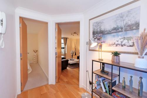 Vannituba majutusasutuses RiverView-2Br-Sleeps4-CityCentre-Parking-FastWiFi