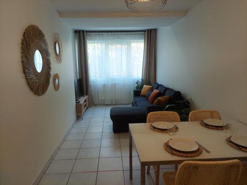 a living room with a table and a couch at Apt Lyon Flachet in Villeurbanne