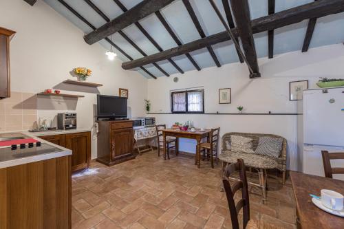 Agriturismo I Getsemaniにあるキッチンまたは簡易キッチン