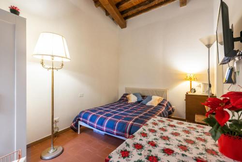 a bedroom with a bed and a lamp at Maison della Luce in Rome