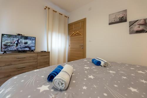 Postel nebo postele na pokoji v ubytování Apartmani Oktobar 06