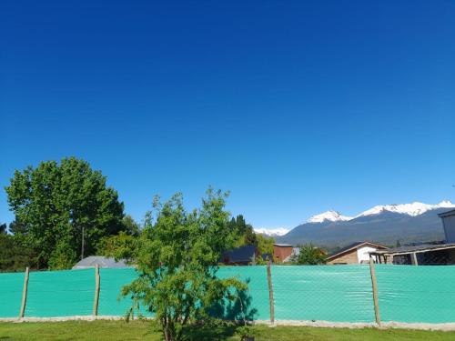 Nespecifikovaný výhled na hory nebo výhled na hory při pohledu z hostelu