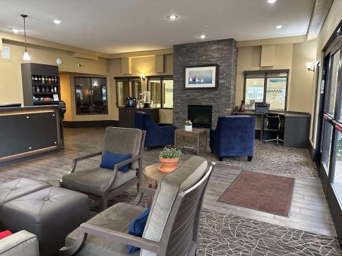 a lobby with couches and chairs and a fireplace at Best Western Columbia River Waterfront Hotel Astoria in Astoria, Oregon