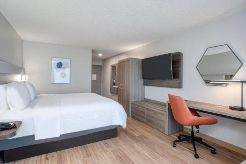 a hotel room with a bed and a desk with a computer at Holiday Inn Express Hotel & Suites Columbia-I-20 at Clemson Road by IHG in Columbia