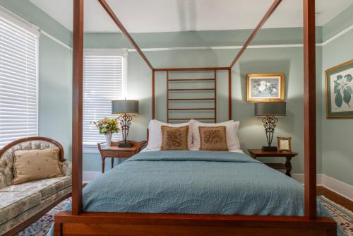 Ένα ή περισσότερα κρεβάτια σε δωμάτιο στο Victorian House Bed and Breakfast