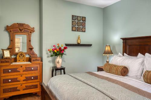 Ένα ή περισσότερα κρεβάτια σε δωμάτιο στο Victorian House Bed and Breakfast