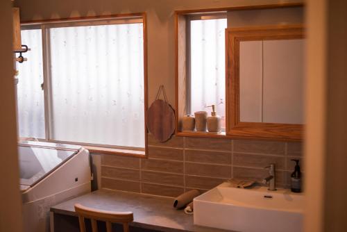 Un baño de はなれ奏HanareSou-天然温泉付き貸別荘-1棟貸し