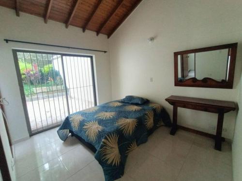 Giường trong phòng chung tại Casa Campestre 1 Nivel para 9H , Poblado San Lucas 110
