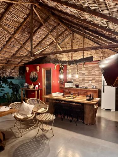 a kitchen with a table and chairs and a counter at Vila Ypáwa 150 m centro 30 m praia lago verde in Alter do Chao