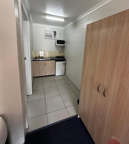 Kuchyň nebo kuchyňský kout v ubytování Murgon Motor Inn