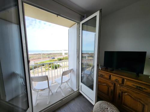 Appartement T2 rénové face mer avec balcon, à 150m de la plage et 300m des commerces
