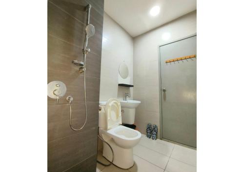 Koupelna v ubytování Cozy Cybersquare Ensuite with Pool View #CS1