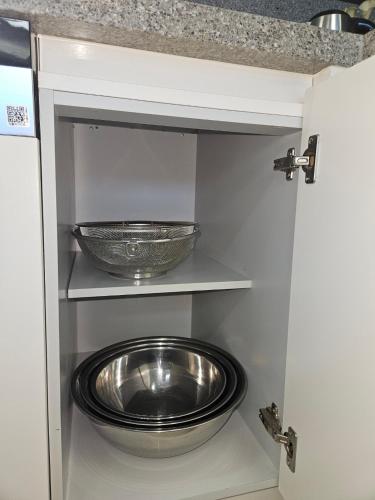 a stainless steel dog bowl in a kitchen cabinet at 이스턴뷰 프리미엄 레지던스 100프로오션뷰 in Ulsan