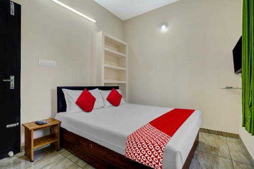 Postel nebo postele na pokoji v ubytování Hotel O Versatile Inn