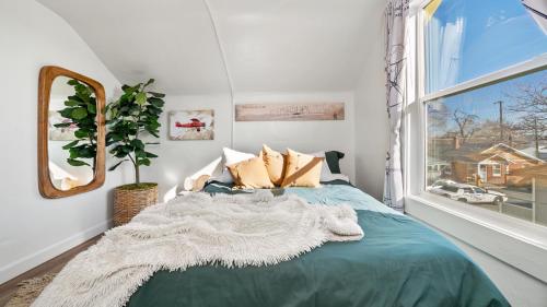 Katil atau katil-katil dalam bilik di Midtown Flight Deck: 2BR Gem