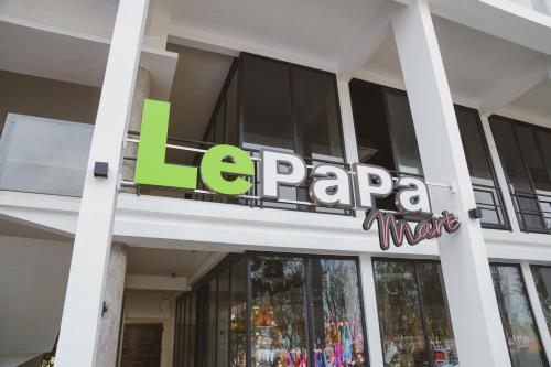 Πιστοποιητικό, βραβείο, πινακίδα ή έγγραφο που προβάλλεται στο Roxy Beach Apartment