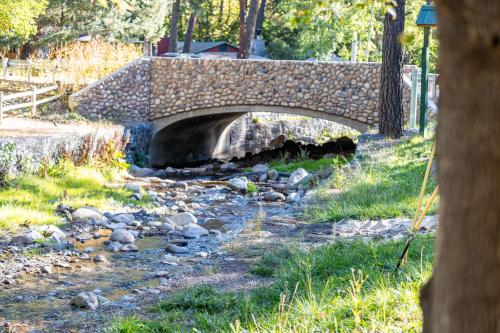 Ruidoso Lodge Cabin # 2 – Photos 3
