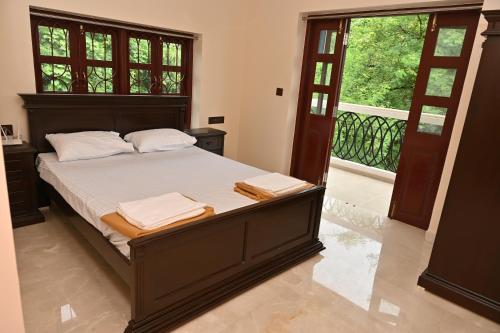 a bedroom with a bed with two towels on it at Visao in Old Goa