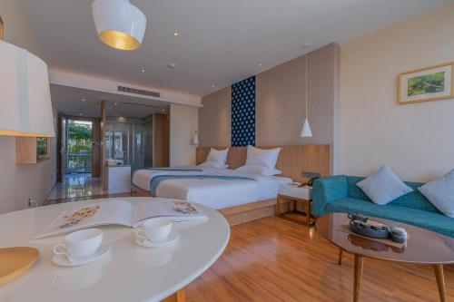 a hotel room with two beds and a table at Hong Long Jing Hotel in Dali