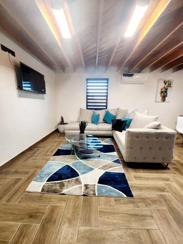 a living room with a couch and a table at * Elegante * Departamento Pitagoras 4 in Ciudad Juárez