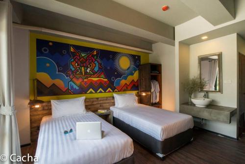 Säng eller sängar i ett rum på Cacha Hotel