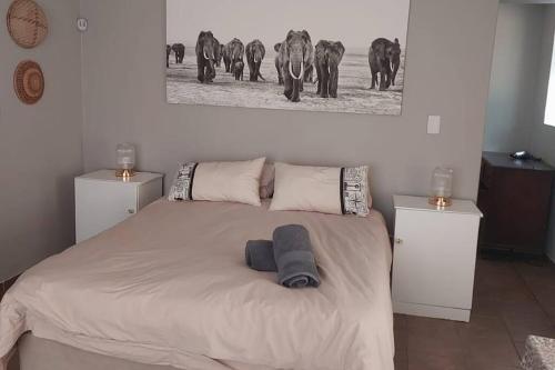 Giường trong phòng chung tại House on Seekoei Road, walking distance from Fence