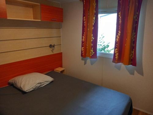 a bedroom with a bed and a window with curtains at 431 Emplacement confort aux Fontaines 3 étoiles - 5 personnes in Ivry-la-Bataille