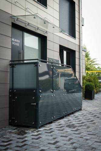 a building with a glass door on the side of it at Heaven House Penthousewohnung Sterngucker mit Whirlpool in Timmendorfer Strand