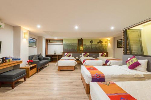 Postel nebo postele na pokoji v ubytování Sapa Panorama Hotel
