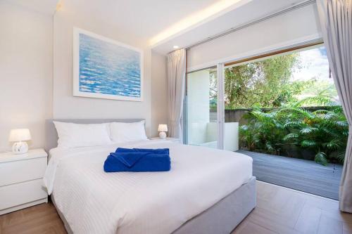 Postel nebo postele na pokoji v ubytování 2-Bedrooms Rawai Condo Near Beach brend new