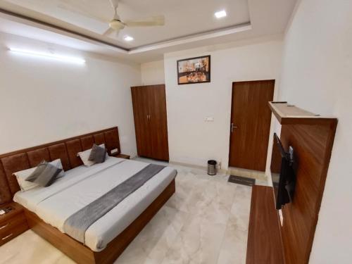 a bedroom with a bed and a wooden cabinet at Bachan Niwas Hotel in Jodhpur