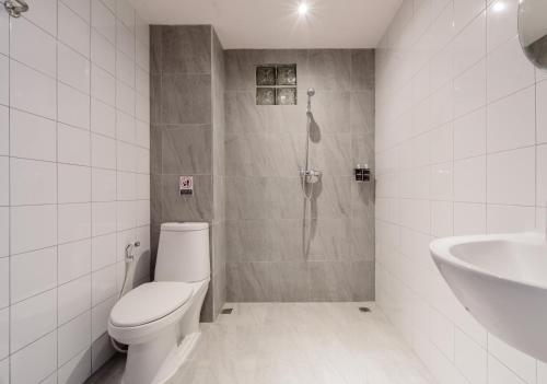 Koupelna v ubytování Moon Budget Hotel