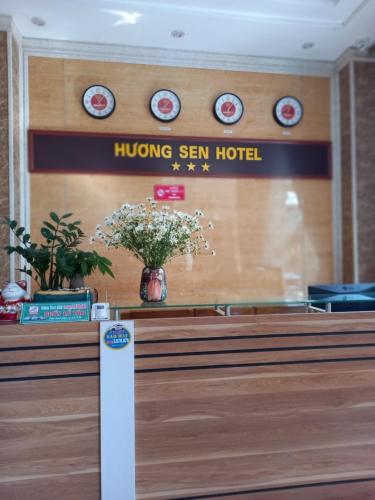 a hong seán hotel sign on the wall of a lobby at Hương Sen Hotel Bac Giang in Bắc Giang