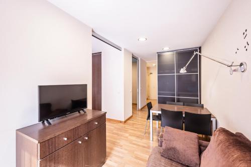 Телевизор и/или развлекательный центр в Hotel La Perla D'Olot