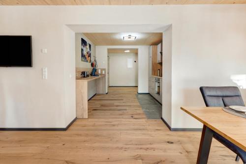 a hallway with a dining table and a kitchen at Ferienwohnungen Bosserthof in Donaueschingen