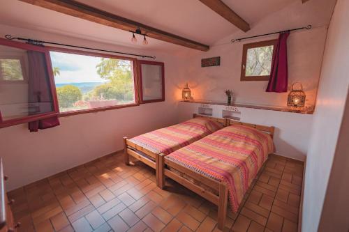 a small bedroom with a bed and a window at Chambres d'hôtes Gîte Saint Roch in Tuchan