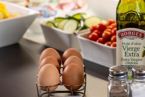 ホテルの敷地内または近くでの食事または食べ物