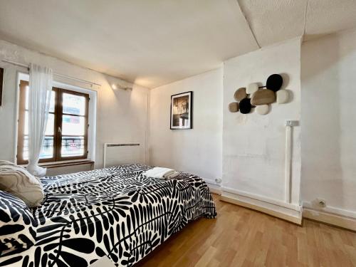 En eller flere senge i et værelse på Suite Jason - Check in h24 - Wifi