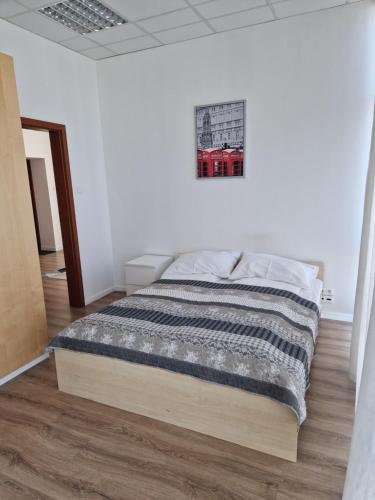 Łóżko lub łóżka w pokoju w obiekcie Apartamenty „Lofty w piecowni”