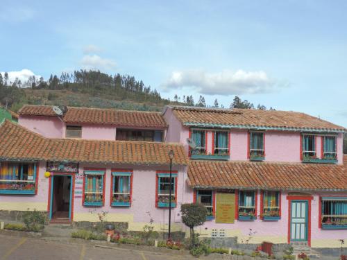 El edificio en el que está la habitación en casa particular