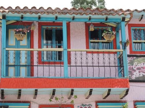 El edificio en el que está la habitación en casa particular