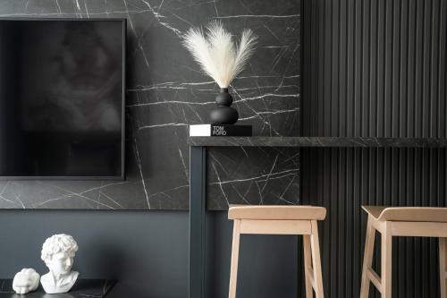 a vase with a feather on a table in a room at Marrilux apartments Residence Hill in Kopaonik