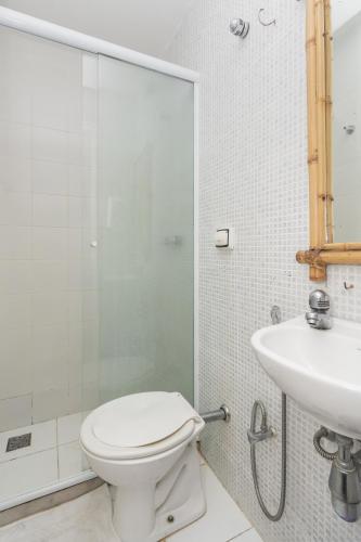a bathroom with a toilet and a sink at Bamboo Rio Hostel in Rio de Janeiro