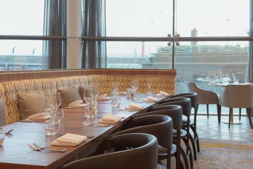 Ruang duduk di Hilton Belfast